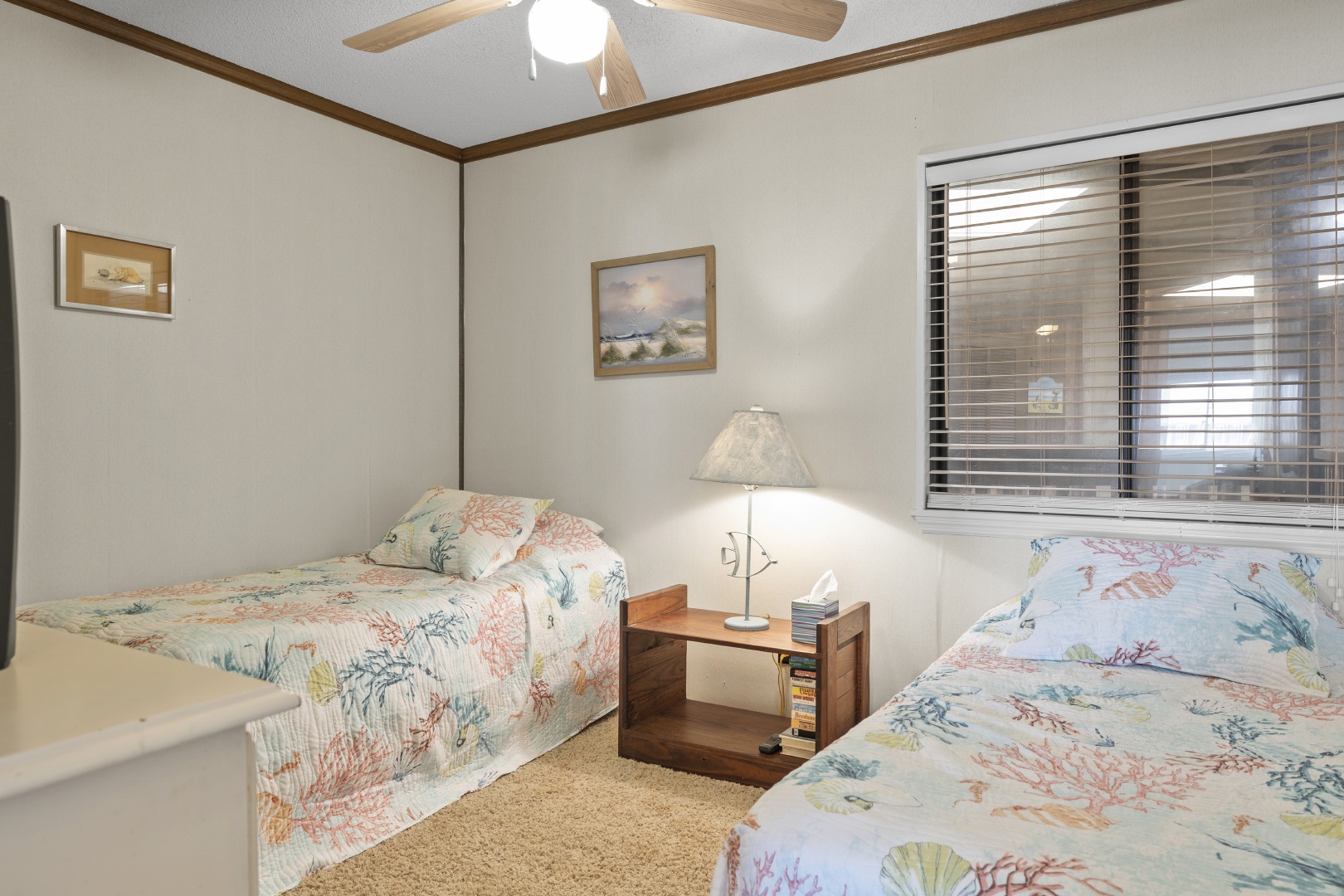 Bedroom w/ Two Twin Beds