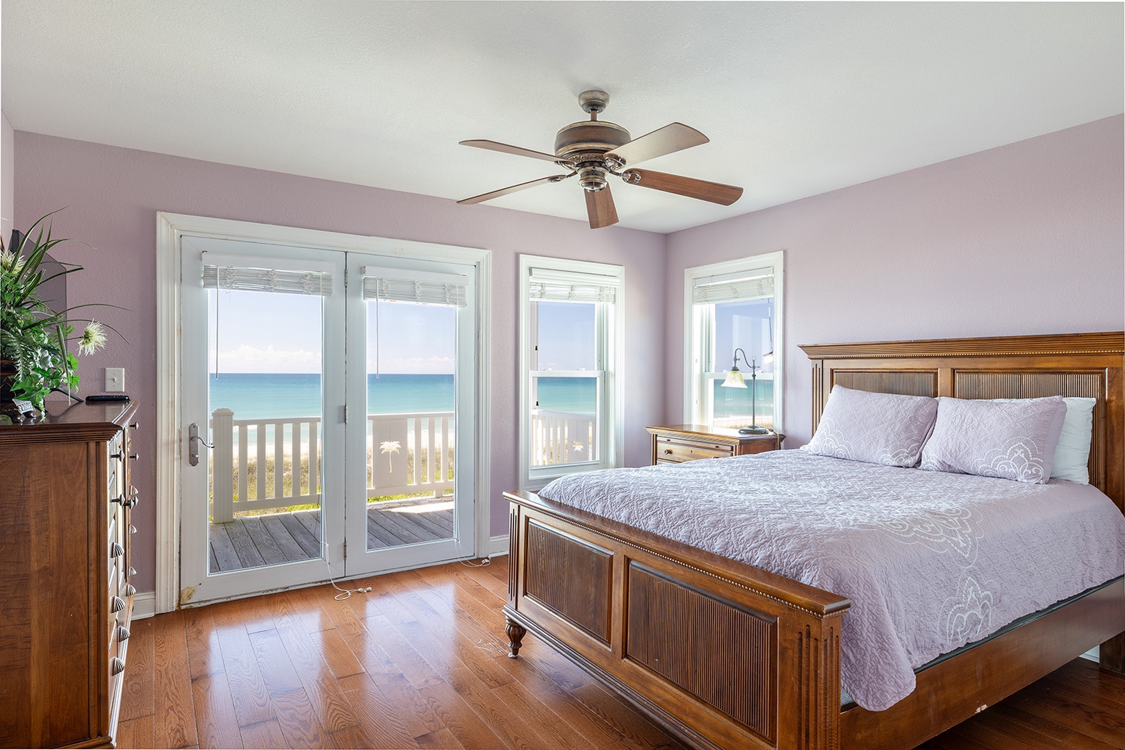 2nd Level Bedroom w/ Queen Bed & Deck Access