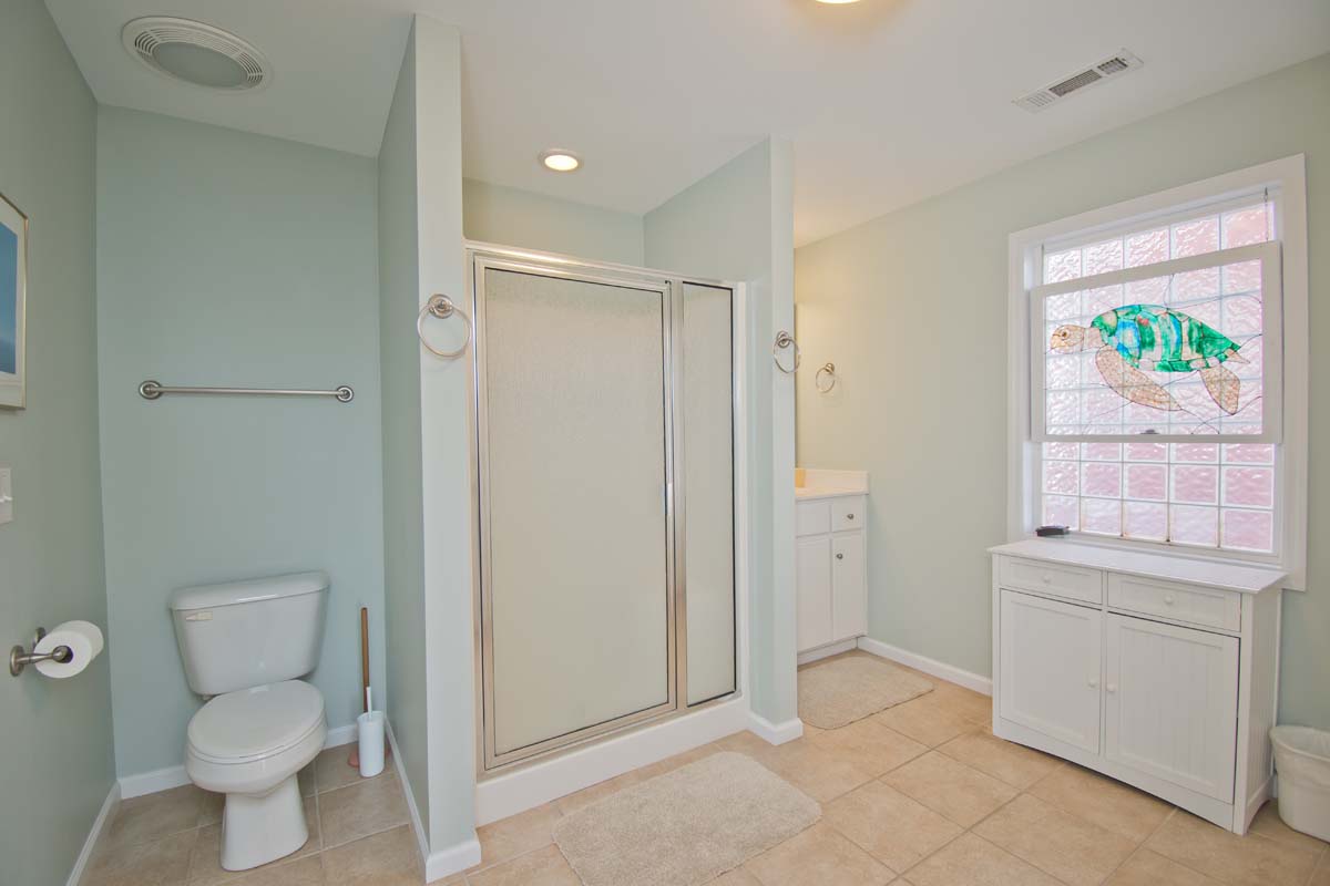 Queen's Room has Private Bath