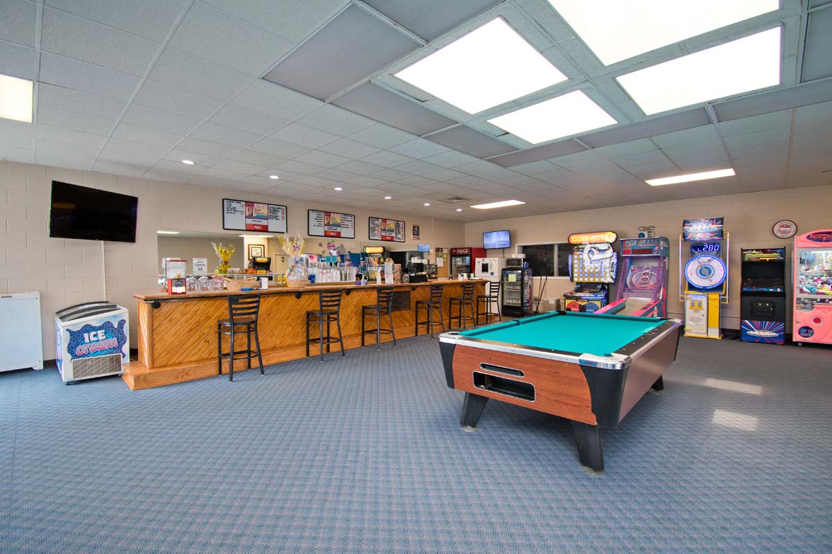 Lounge with Pool Table