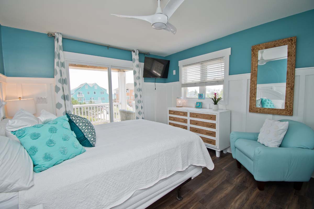 Level One Bedroom with Queen