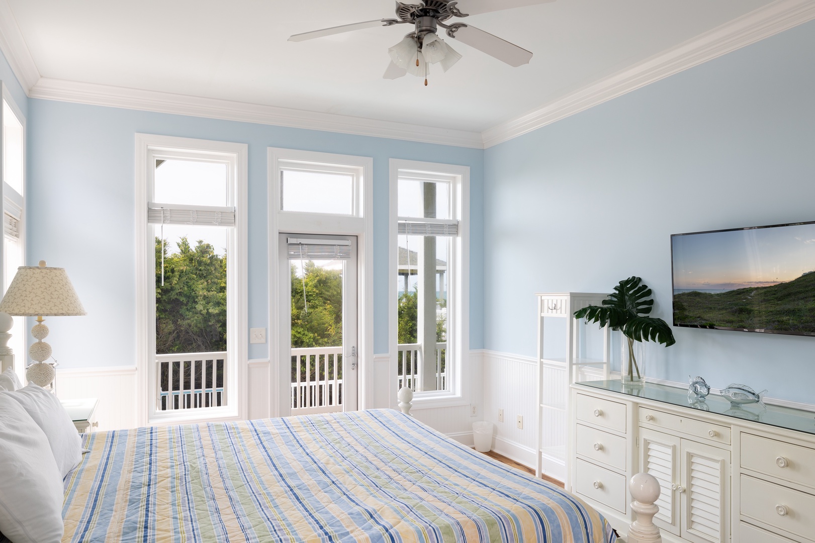 1st Level Oceanfront Bedroom with King and Private Bath