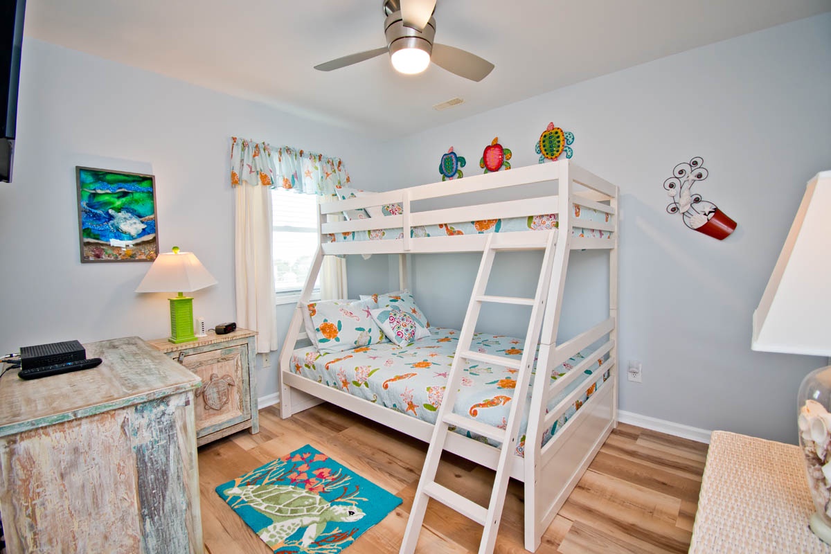 Bedroom with Double Twin Bunk