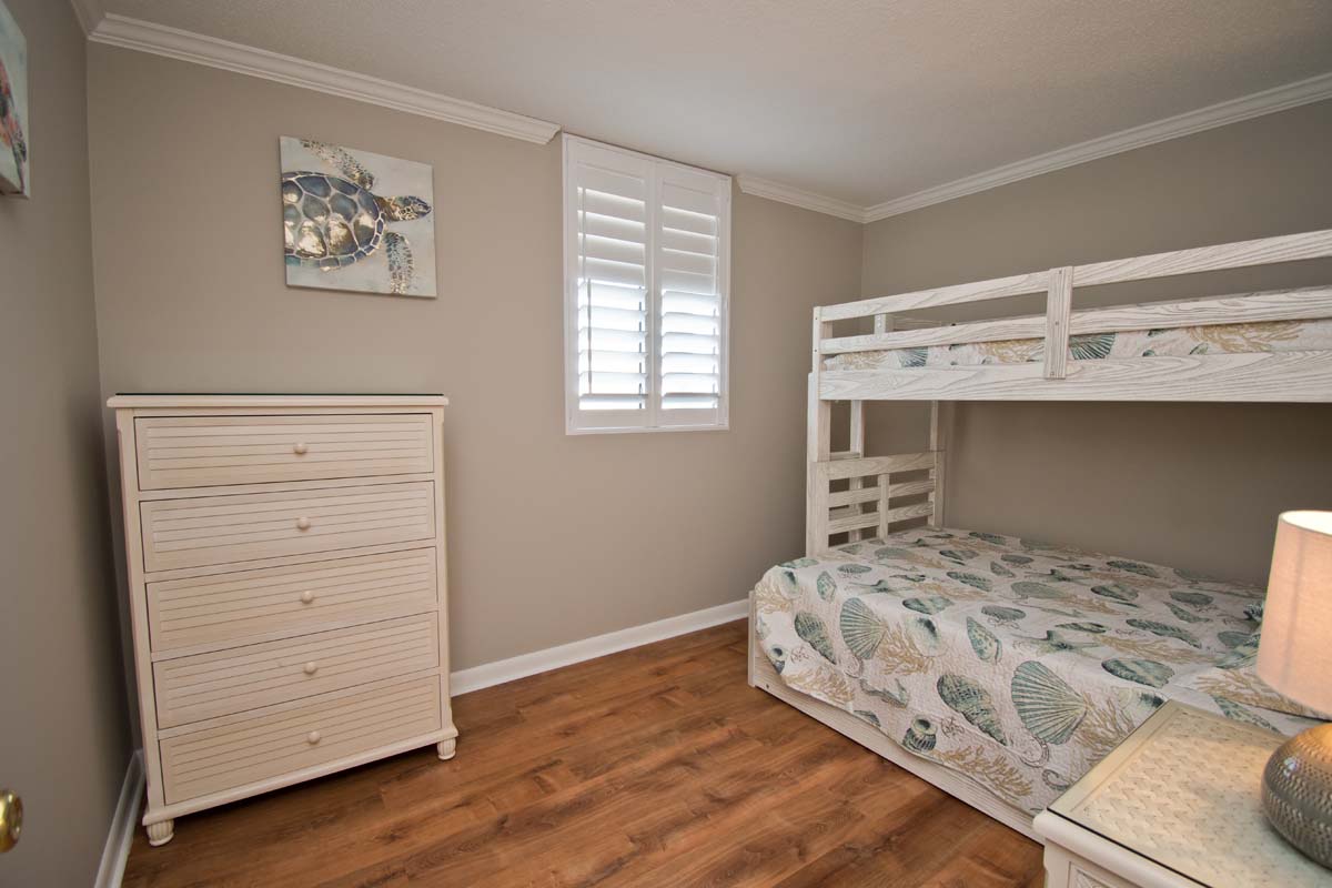 Bedroom with Double/Twin Bunk With Trundle