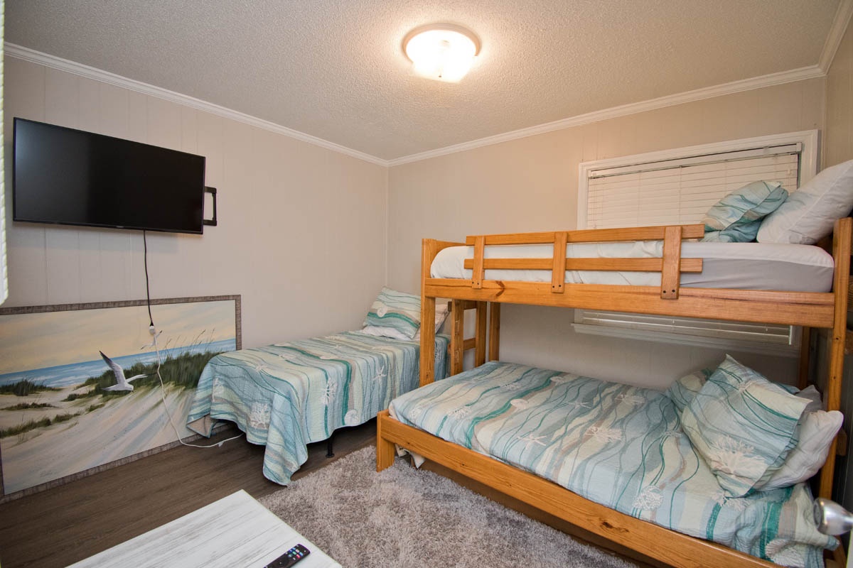 Bedroom w/ Twin/Double Bunk & Twin Bed