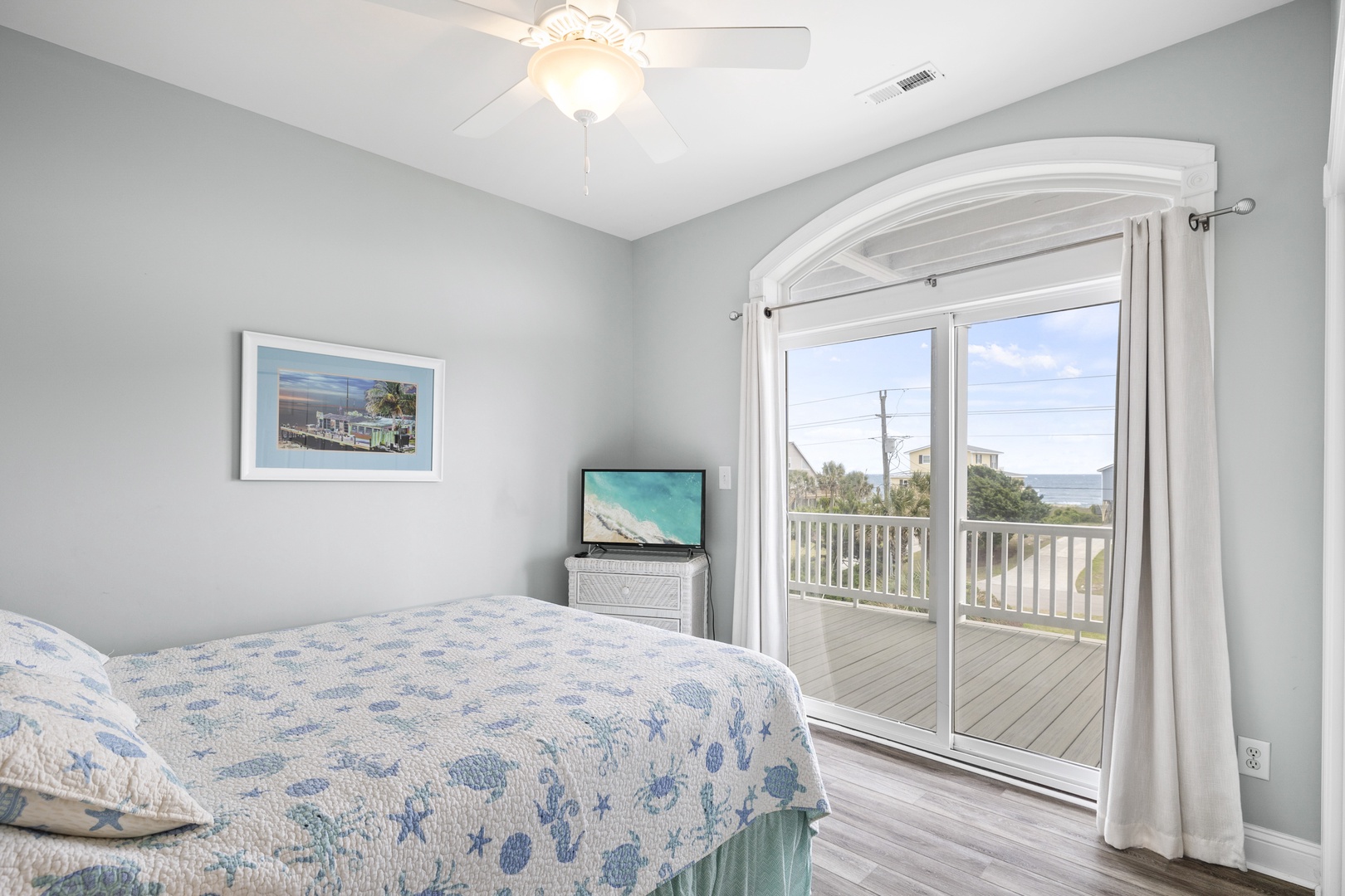 2nd Floor Bedroom w/ Queen Bed & Ocean Views