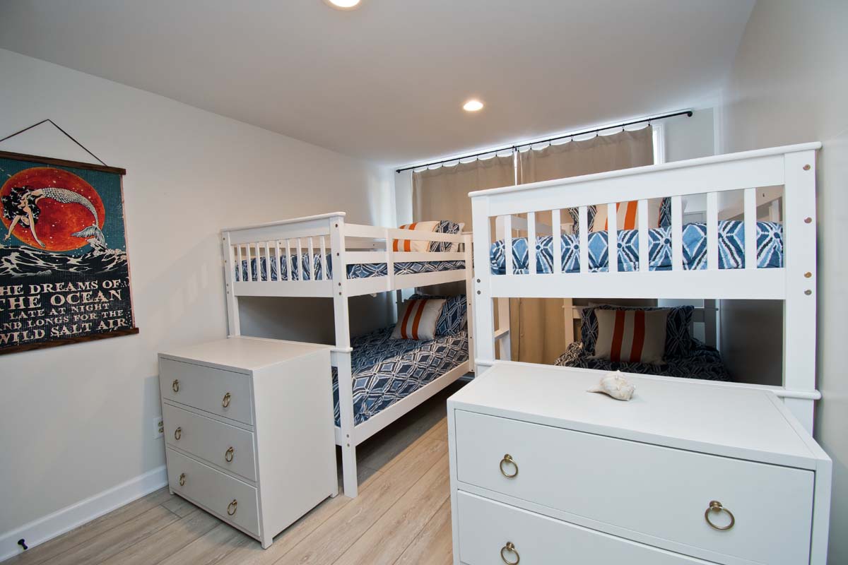 Bedroom with 2 Twin Bunks
