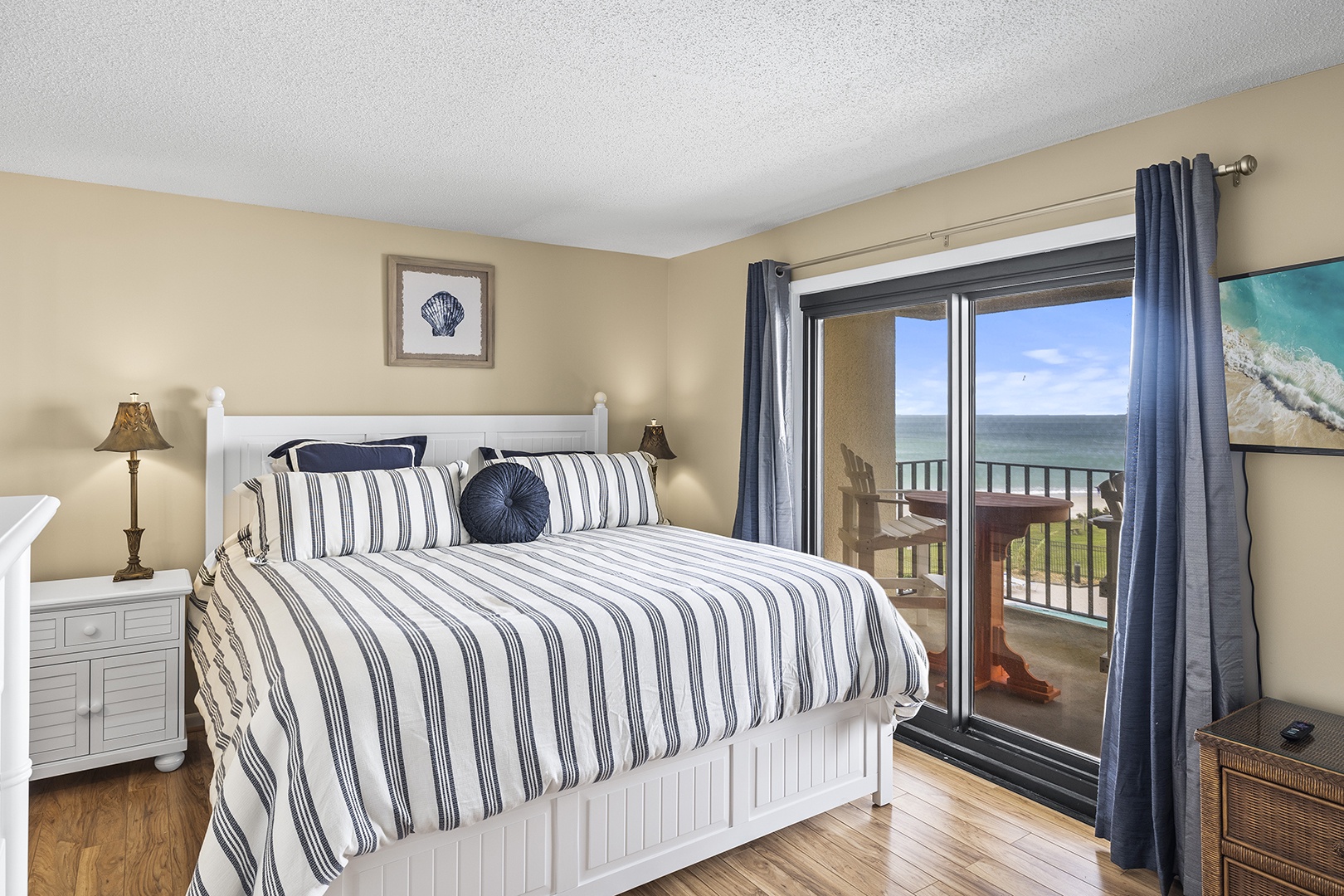 Primary Bedroom w/ King Bed, Ocean View & Balcony