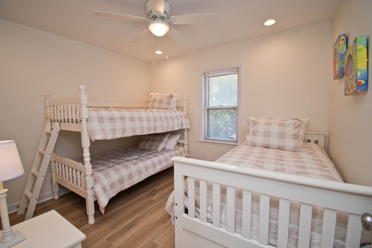 1st Floor Bedroom w/ Twin Bunk Beds & Twin/Trundle