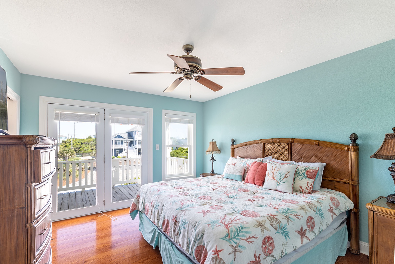 2nd Level Bedroom w/ King Bed & Deck Access