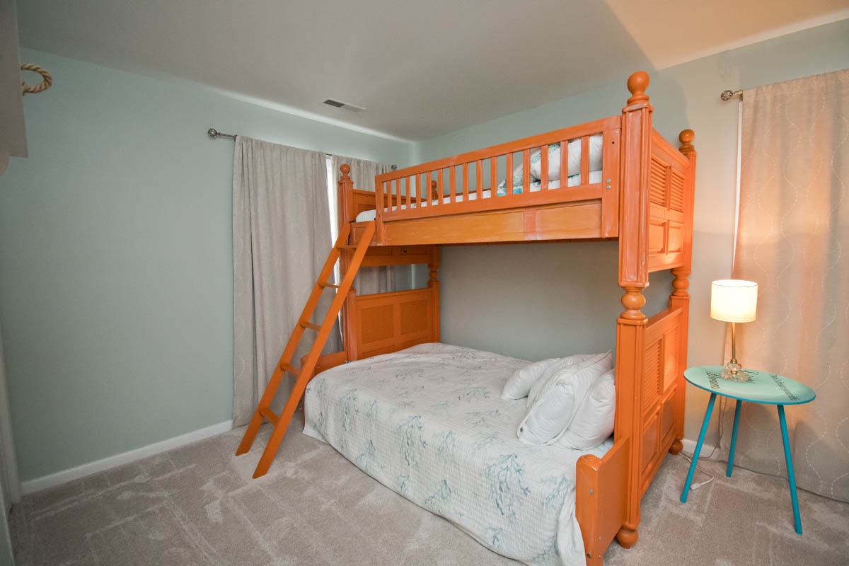 Bedroom with Double Twi Bunk