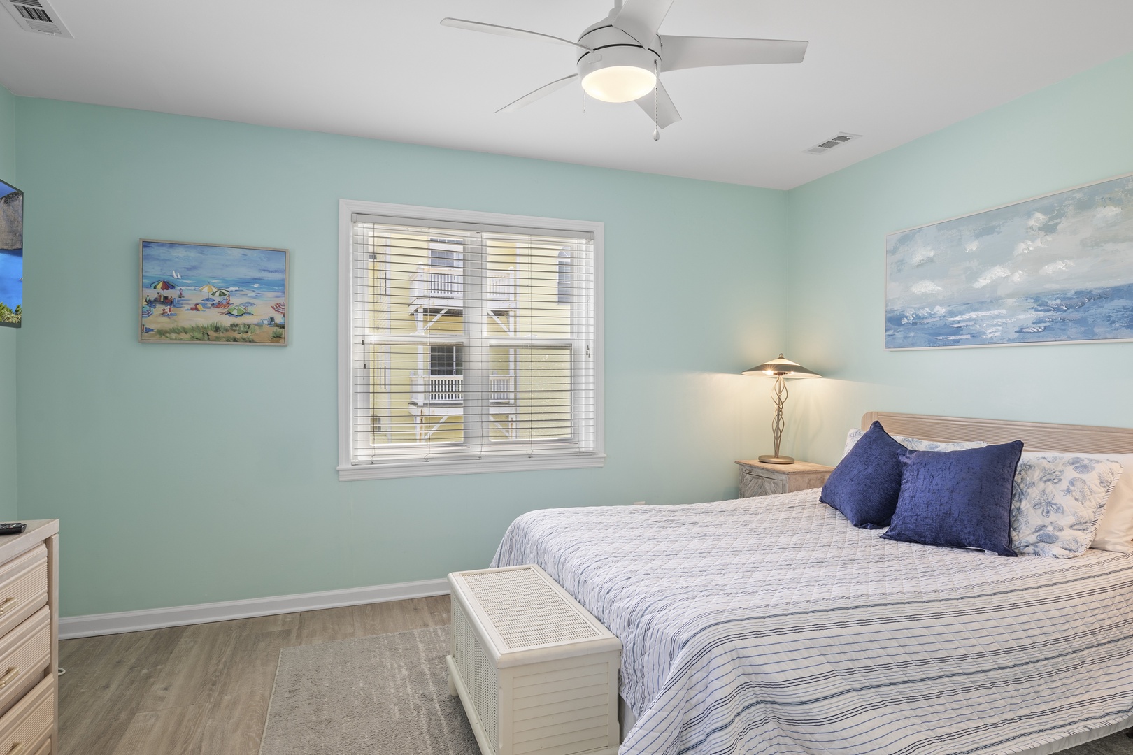 2nd Floor Bedroom w/ Full Bed