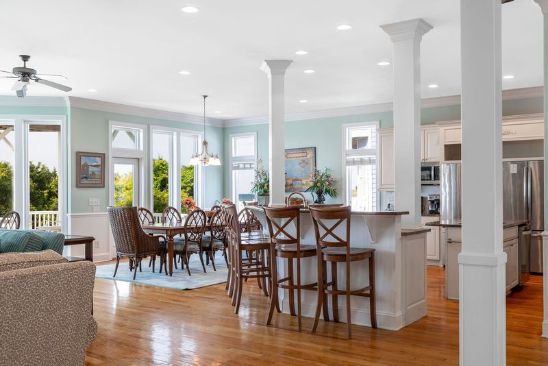 Kitchen/Dining Area