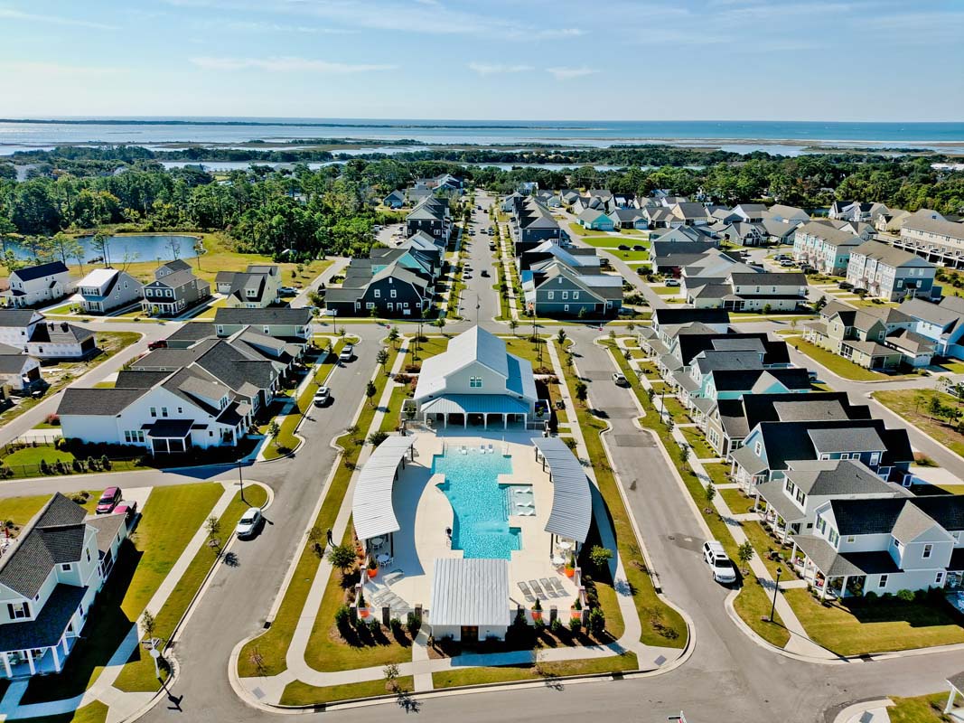 Pool & Clubhouse