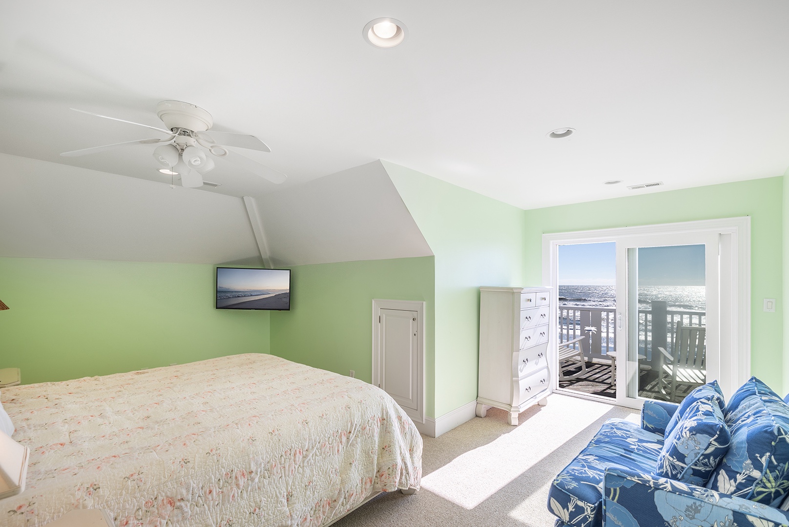 3rd Floor Bedroom w/ King Bed, Oceanside & Balcony Access