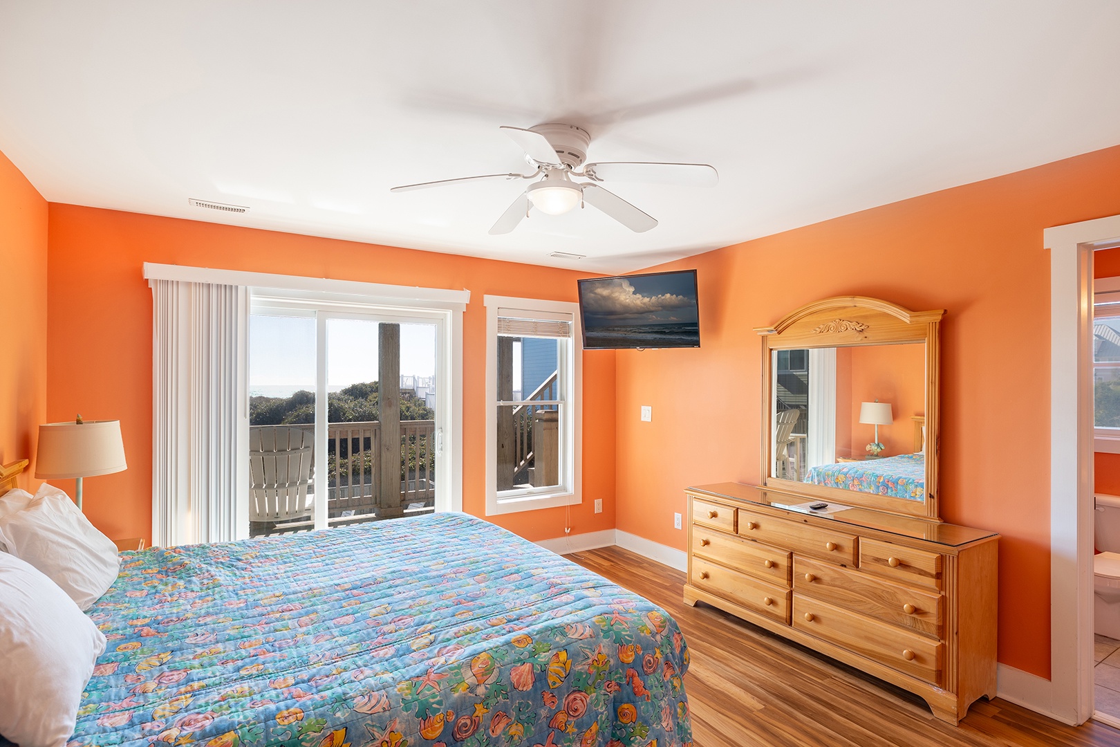 1st Floor Oceanfront Bedroom w King Bed & Balcony Access