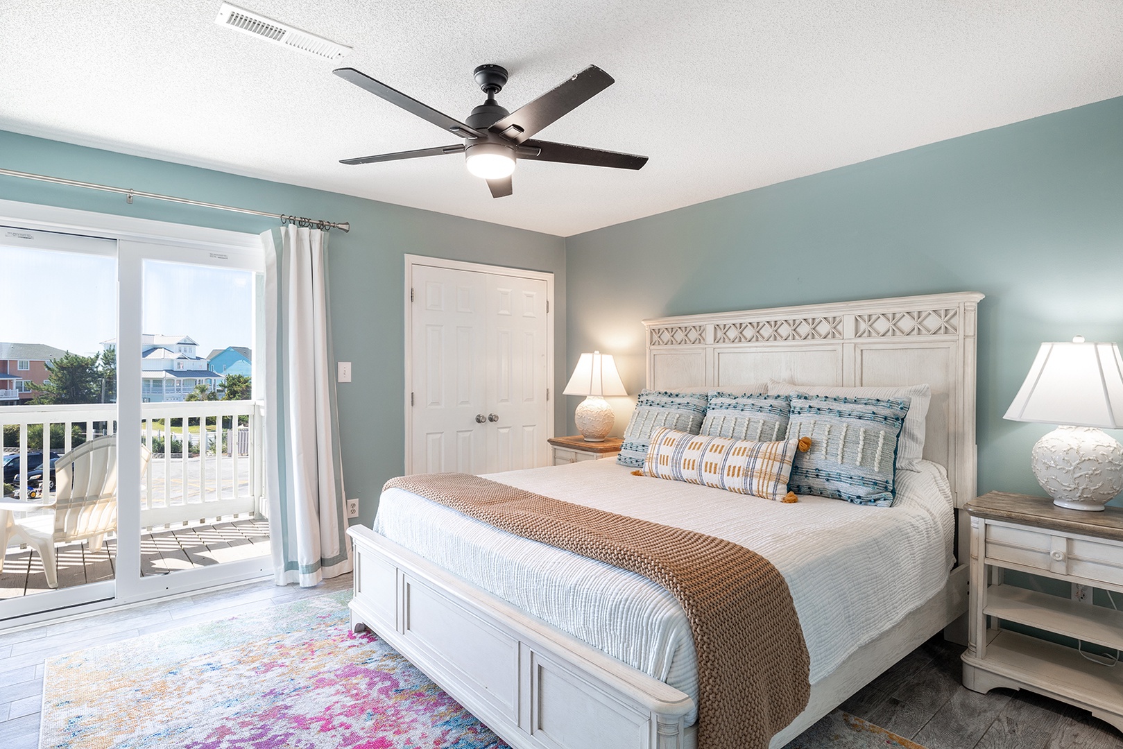 Primary Bedroom w/ King Bed, Balcony Access & Ocean Views