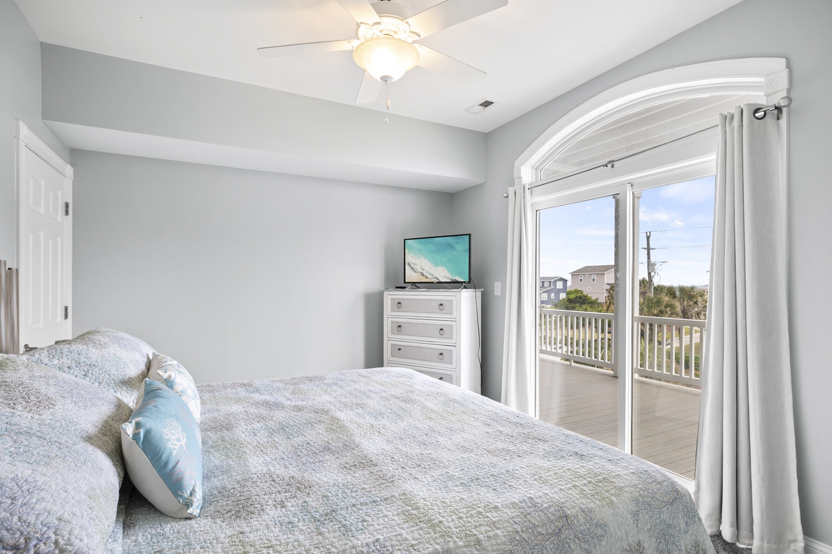 2nd Floor Bedroom s/ King Bed & Ocean Views
