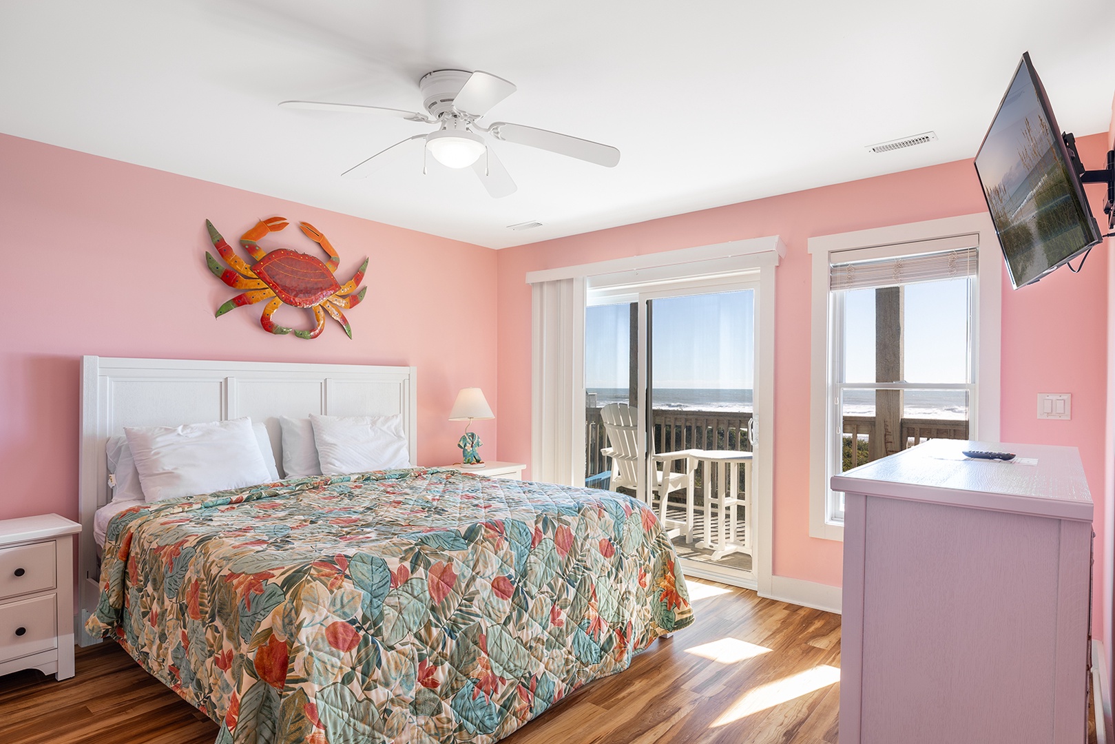 2nd Floor Oceanfront Bedroom w King Bed & Balcony Access