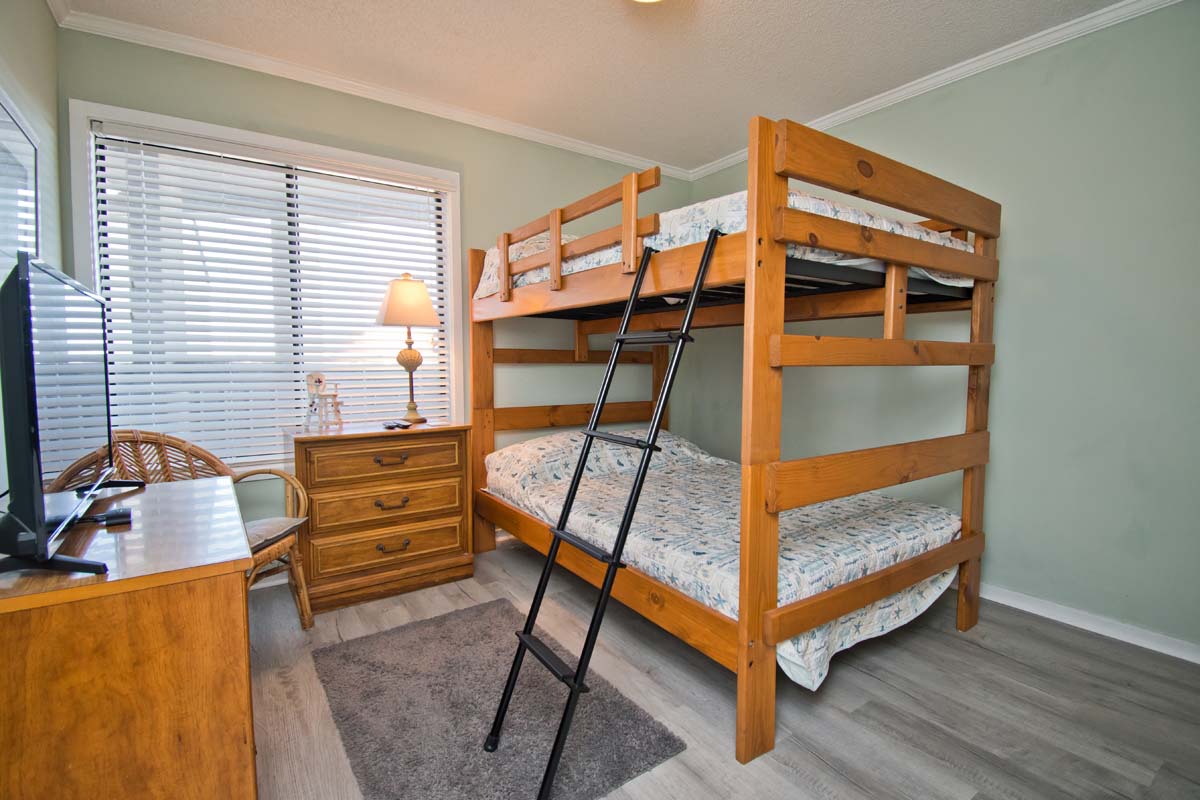 Bedroom with Double/Double Bunk