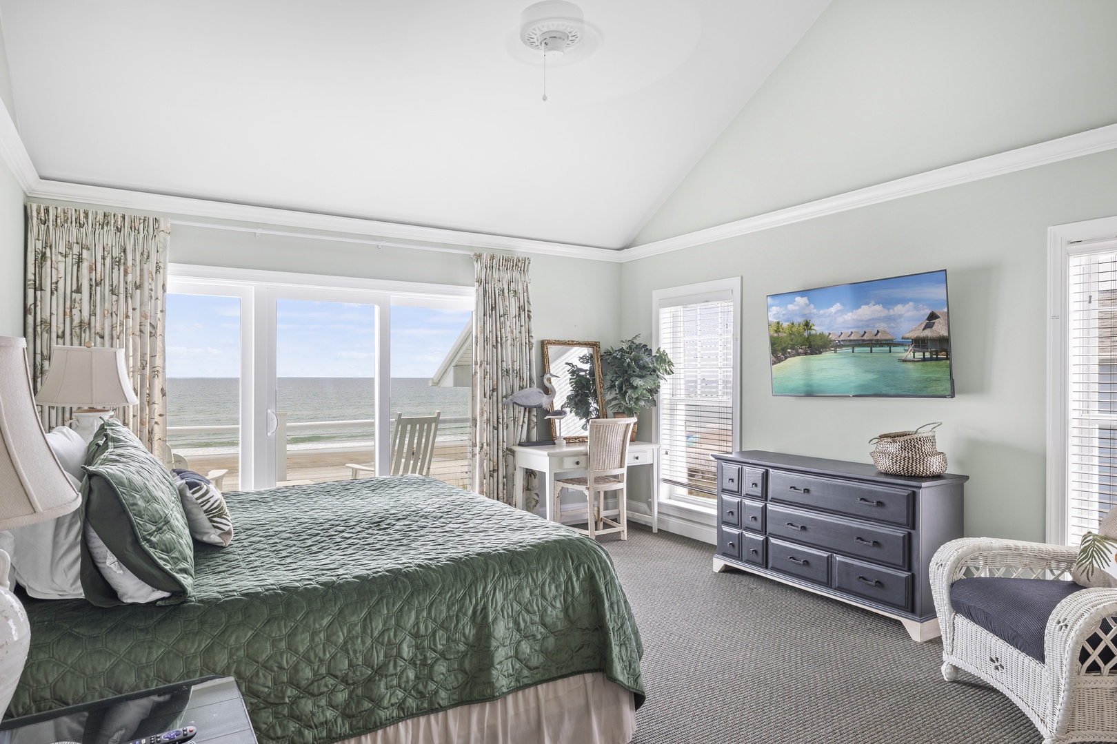 3rd Floor Oceanfront Bedroom w/ King Bed