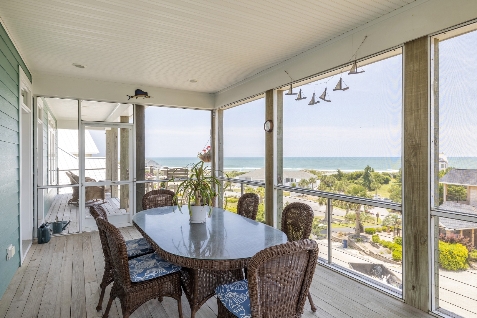 3rd Floor Screened In Porch w/ Outdoor Dining