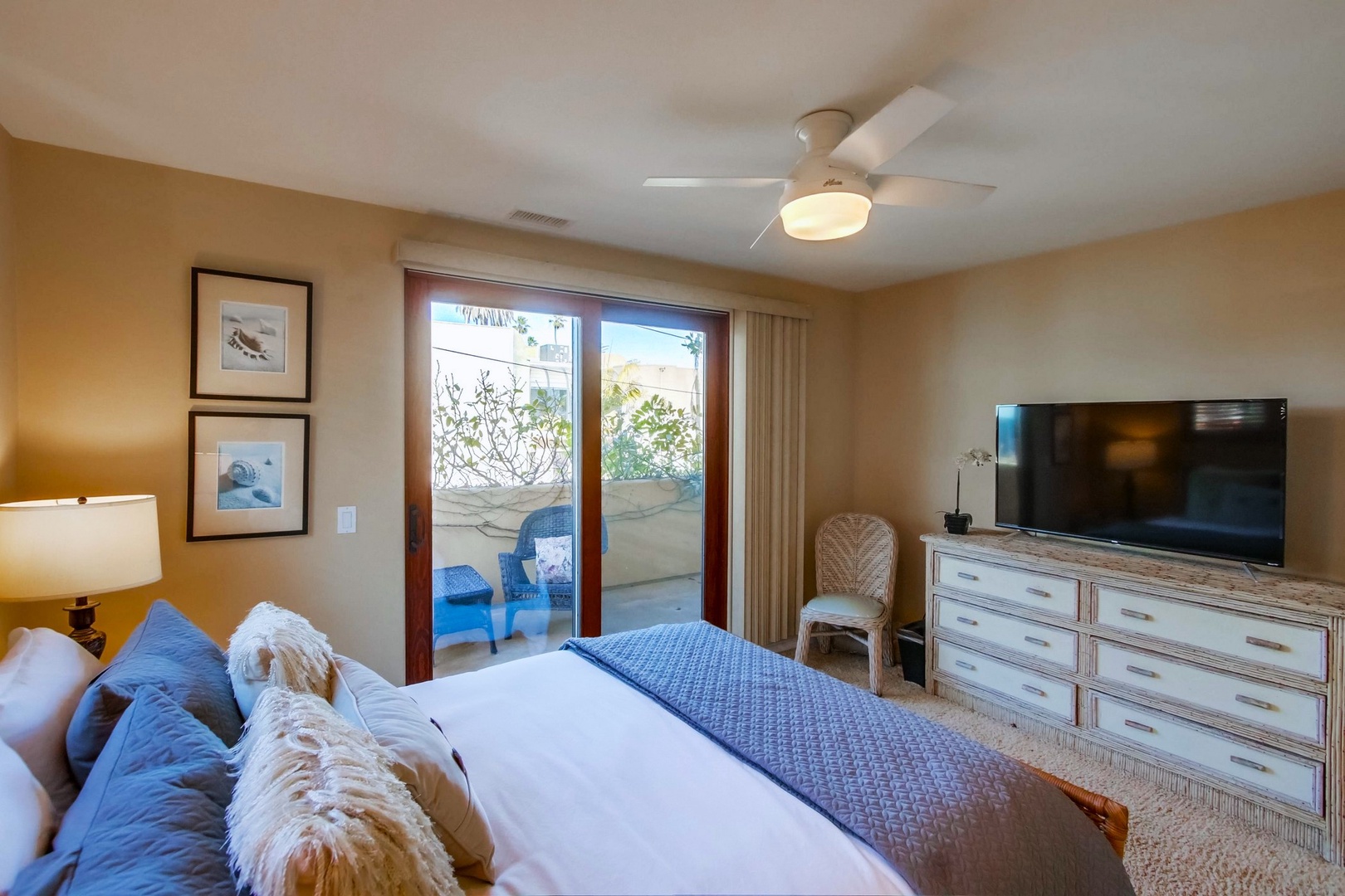 Bedroom 2 with TV and balcony