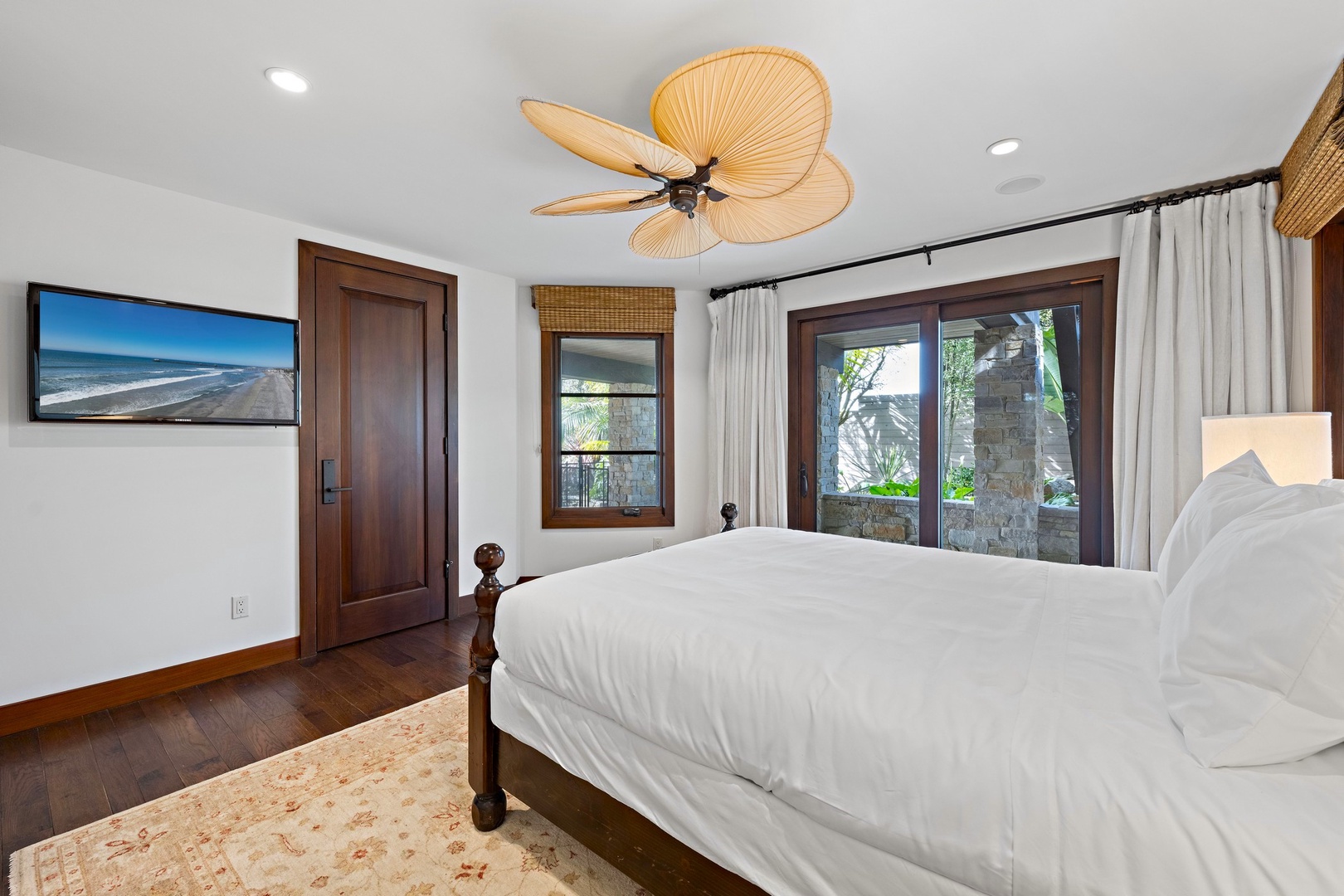 Guest suite 4 with a king bed