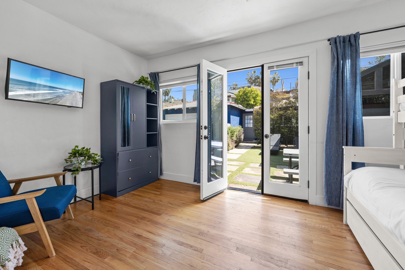 Bedroom 3 with outdoor access