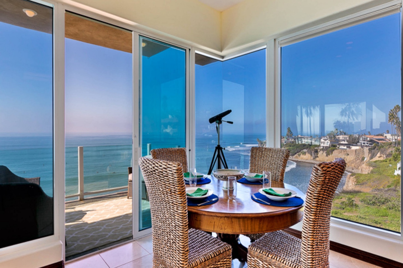 Ocean view dining nook