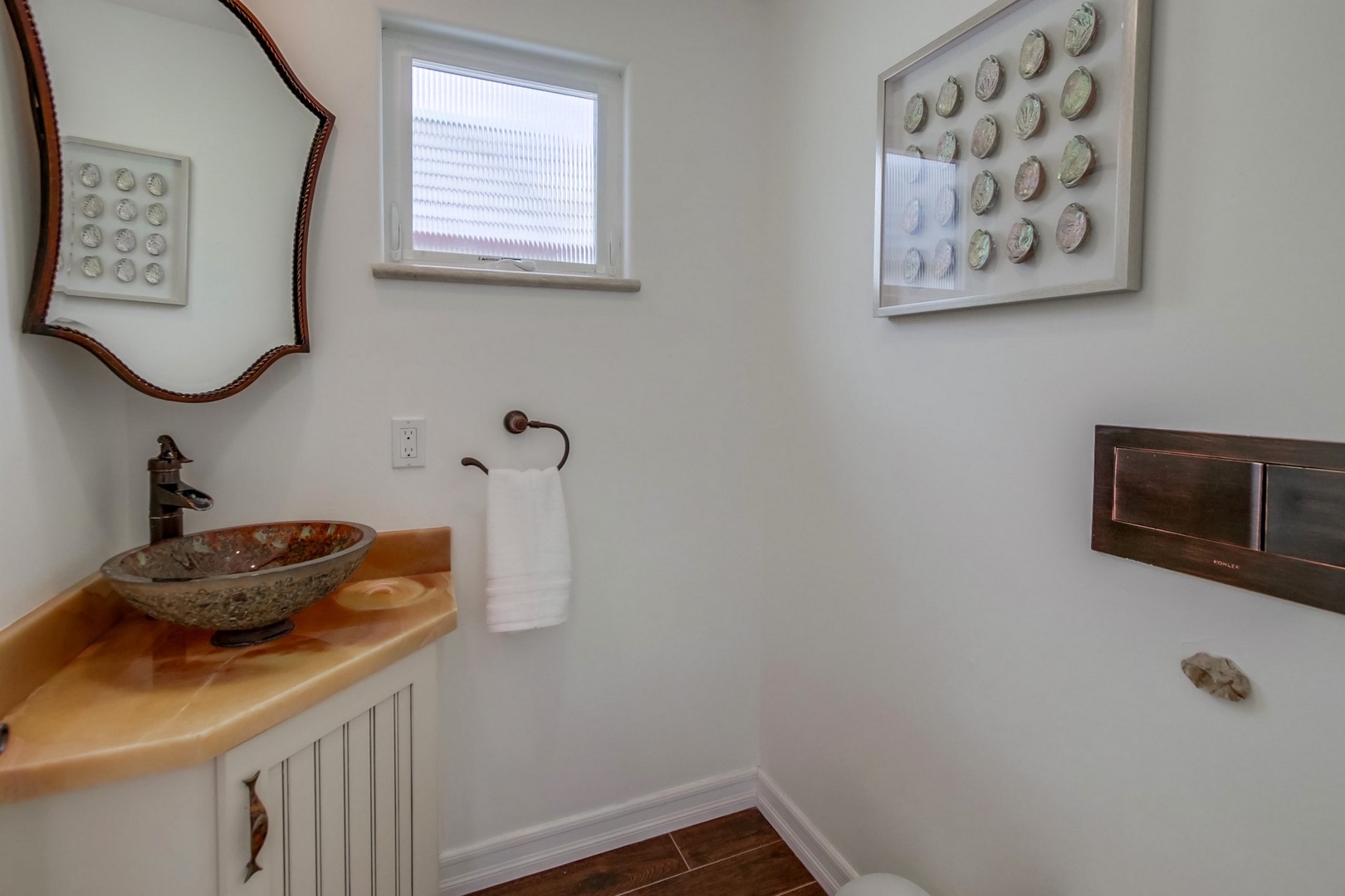 Guest bathroom second floor