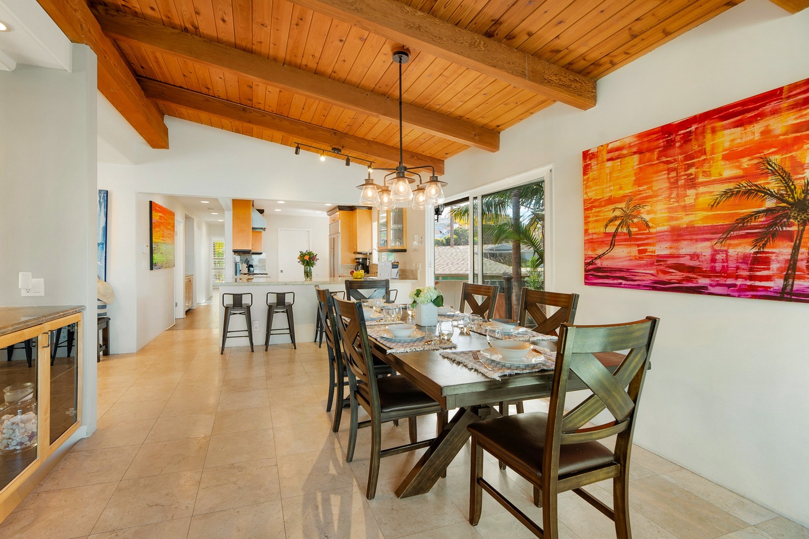 Dining room towards the kitchen