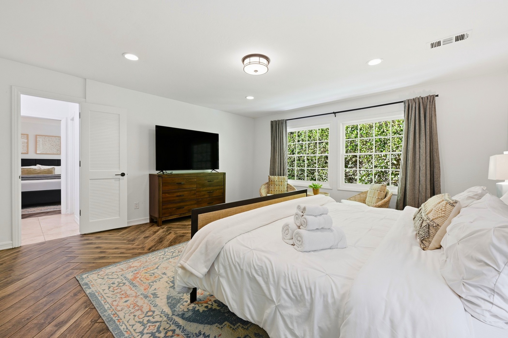 Guest Bedroom 3 with TV