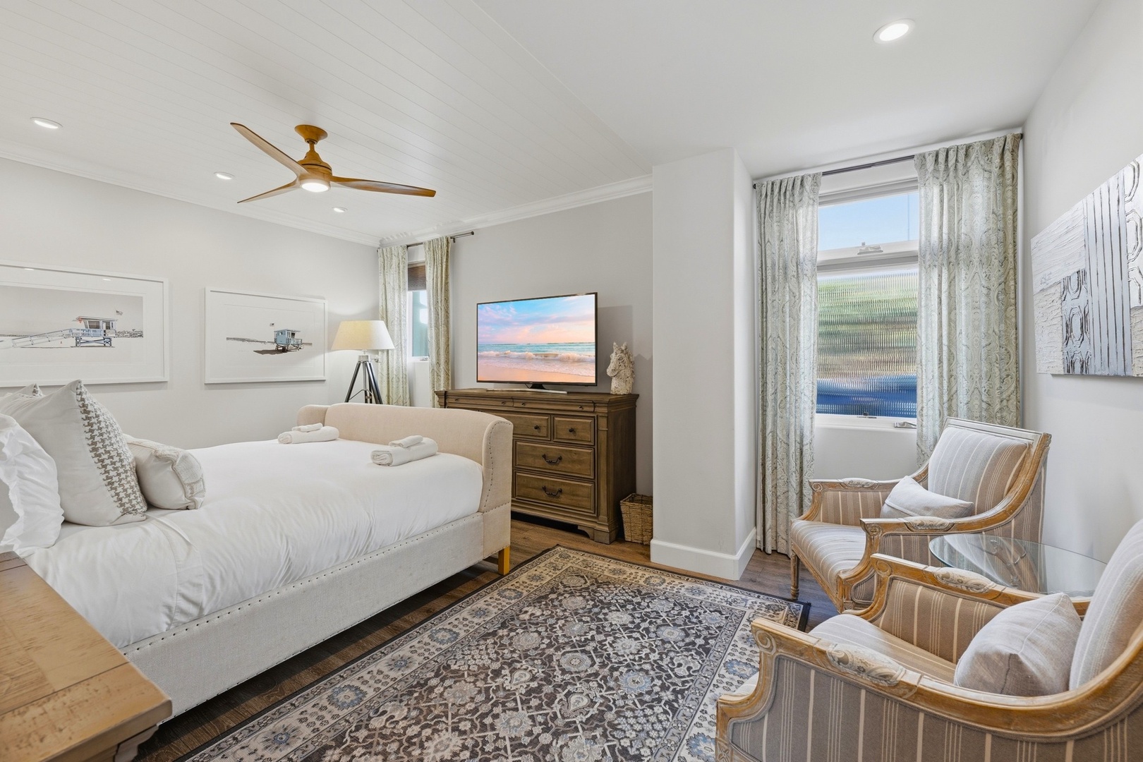 Bedroom 2 with TV and ceiling fan