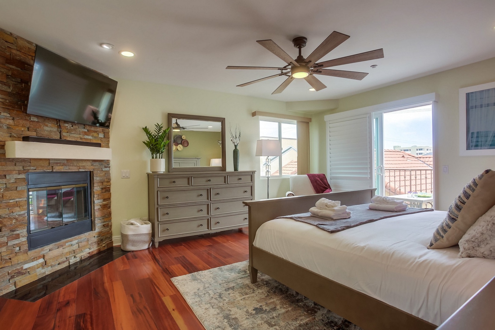 King bed, fireplace and TV
