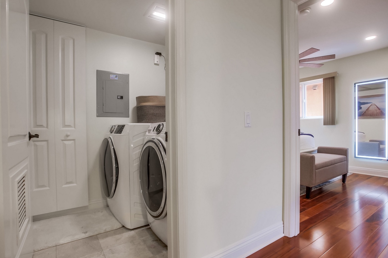 Full-size washer/dryer on second floor