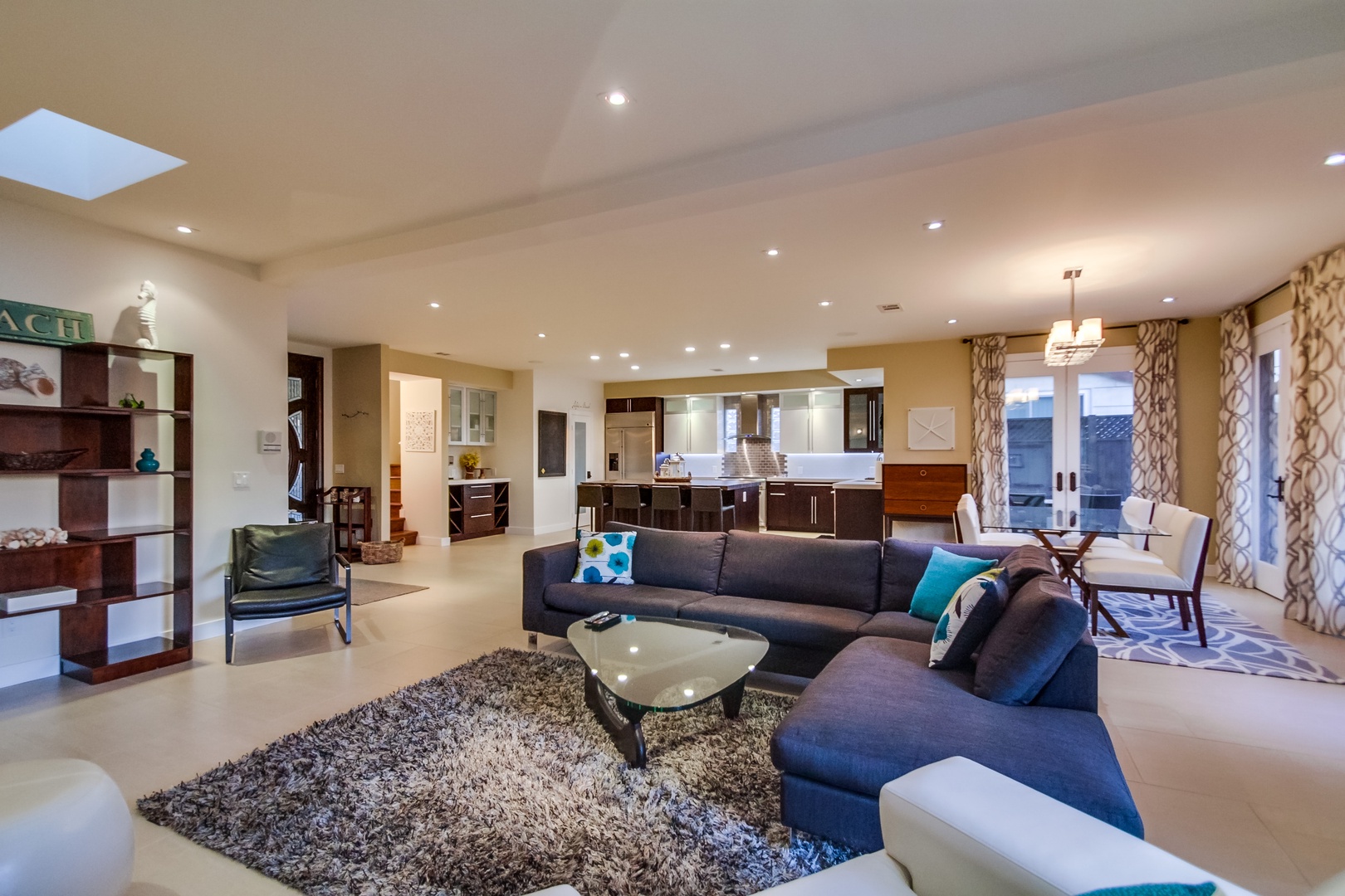 Gas fire feature and flat-screen HDTV