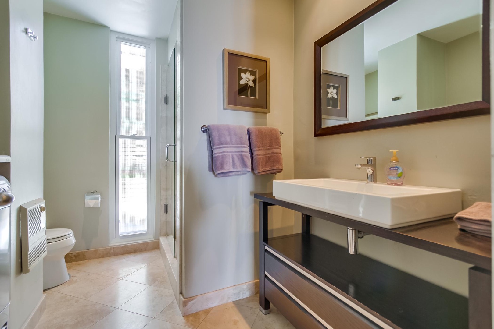 Bathroom 2 with modern fixtures