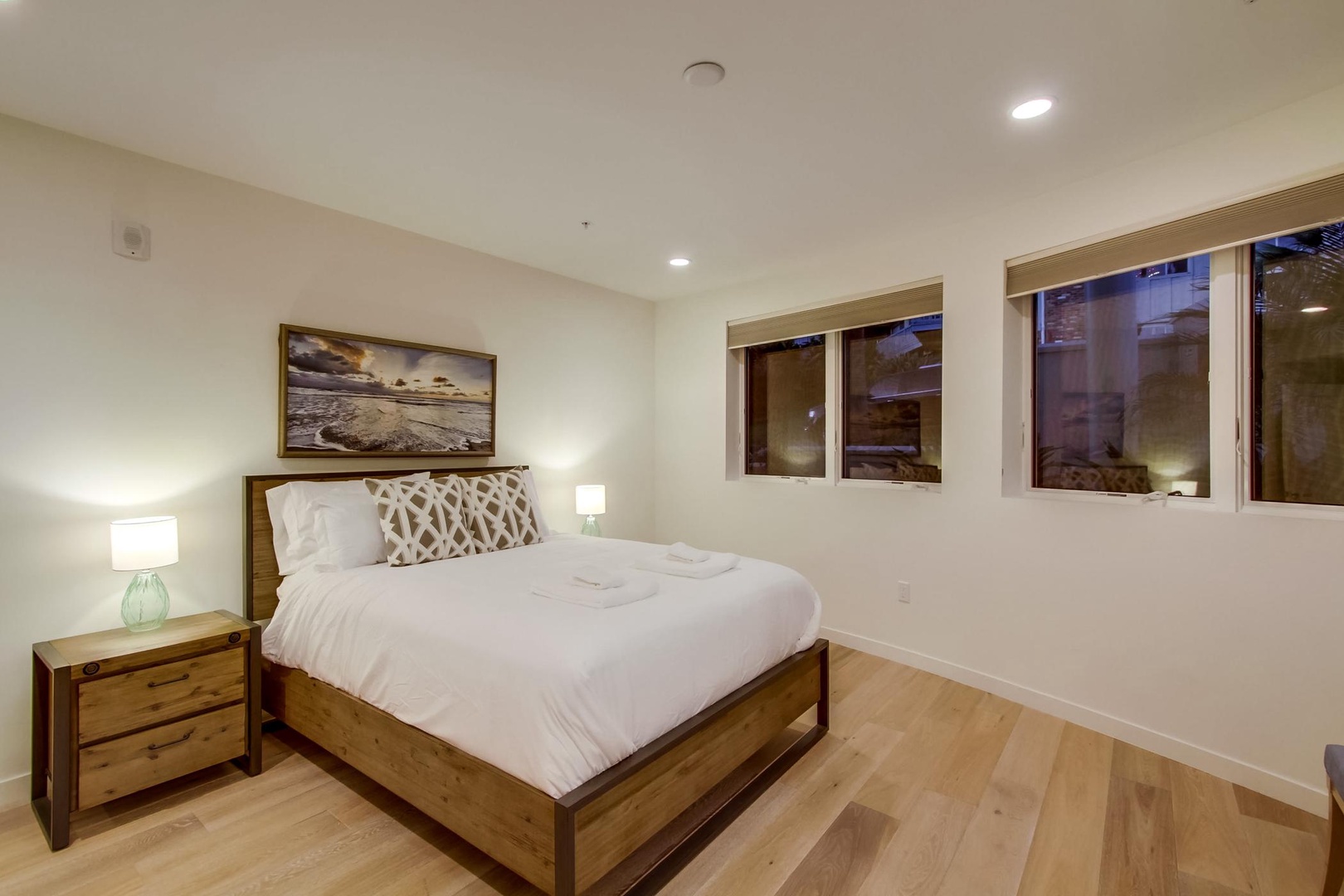 Bedroom 3 with queen-size bed