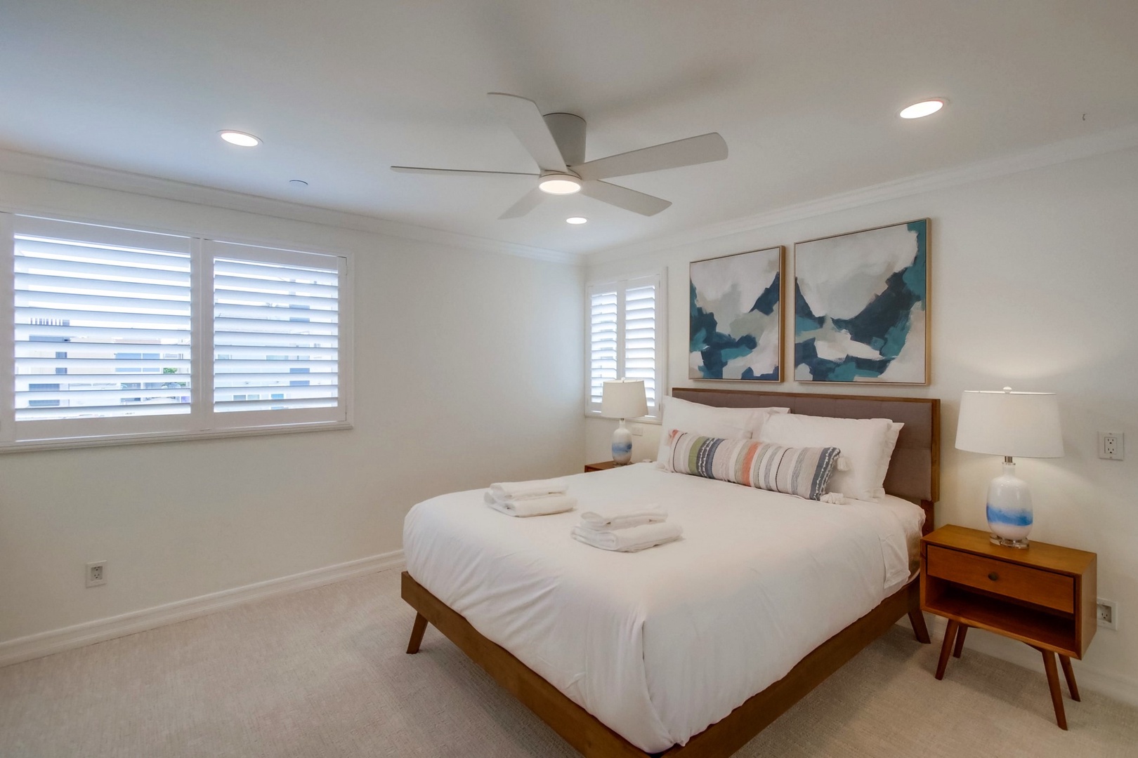 Guest bedroom 2 with queen bed