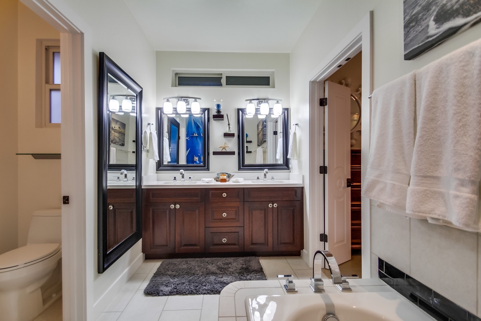 Dual vanity and soaking tub