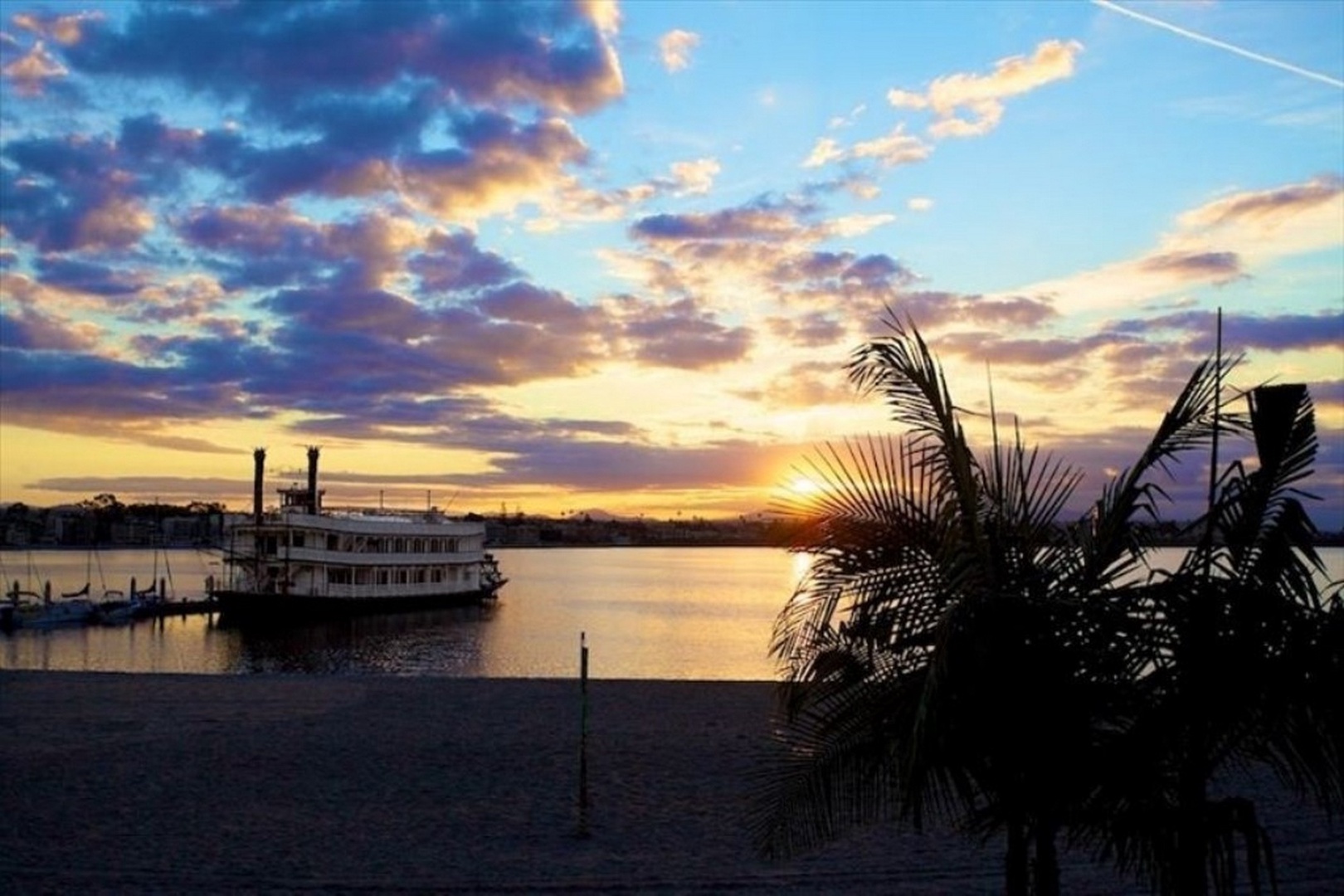 Sternwheeler tours at the Catamaran