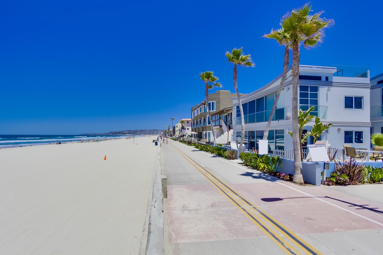 North on Ocean Front Walk