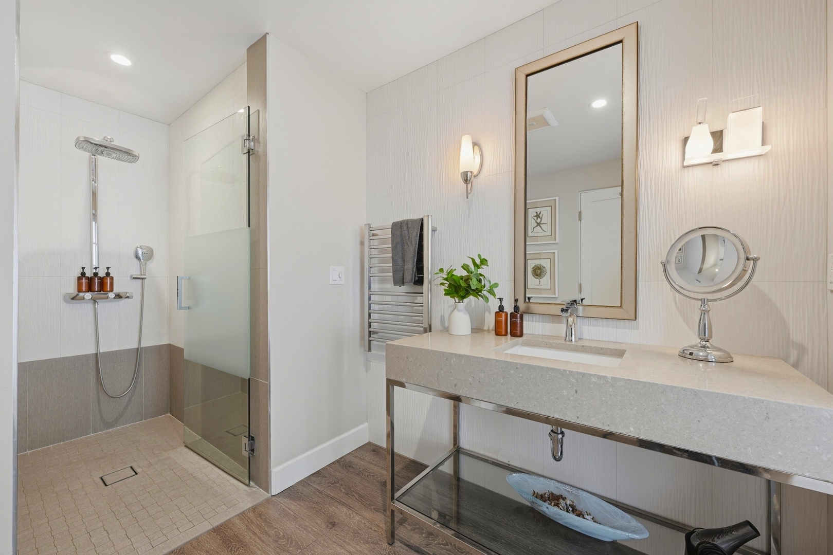 En suite bath with walk-in shower