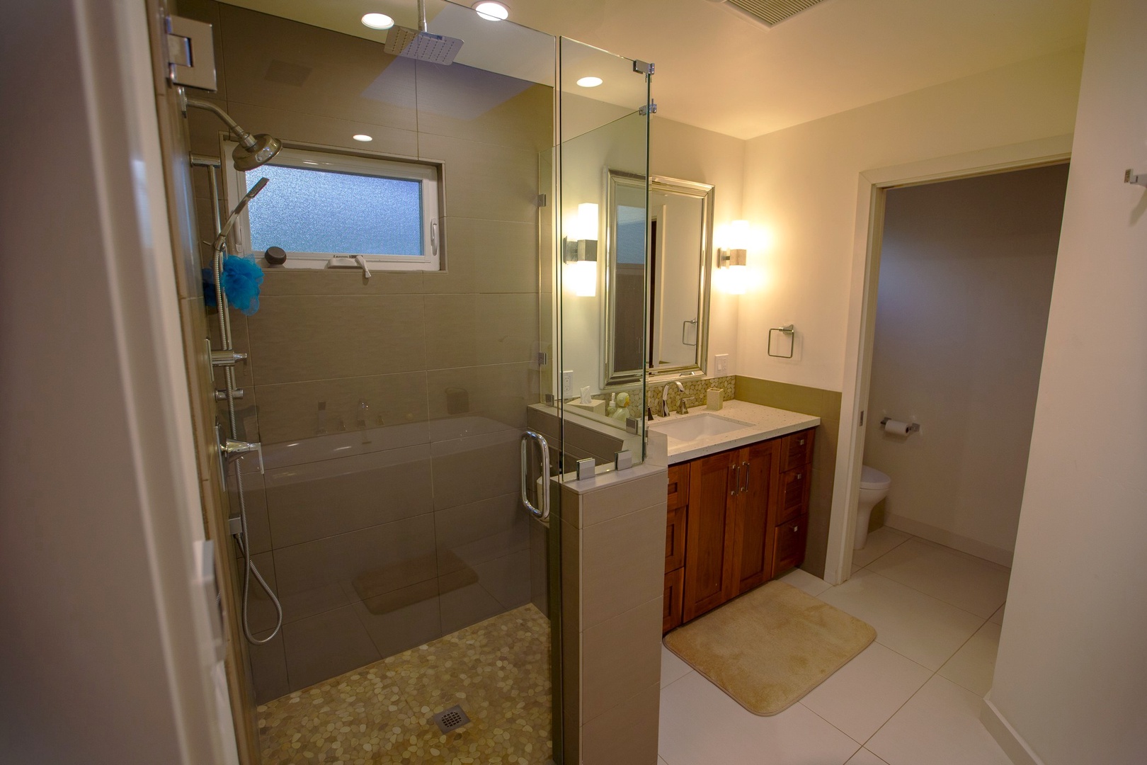 Bedroom 4 En Suite Bath