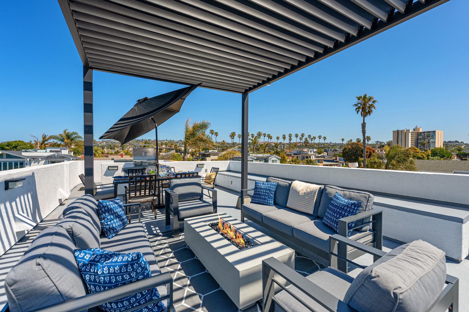 Rooftop deck with lounge & dining table