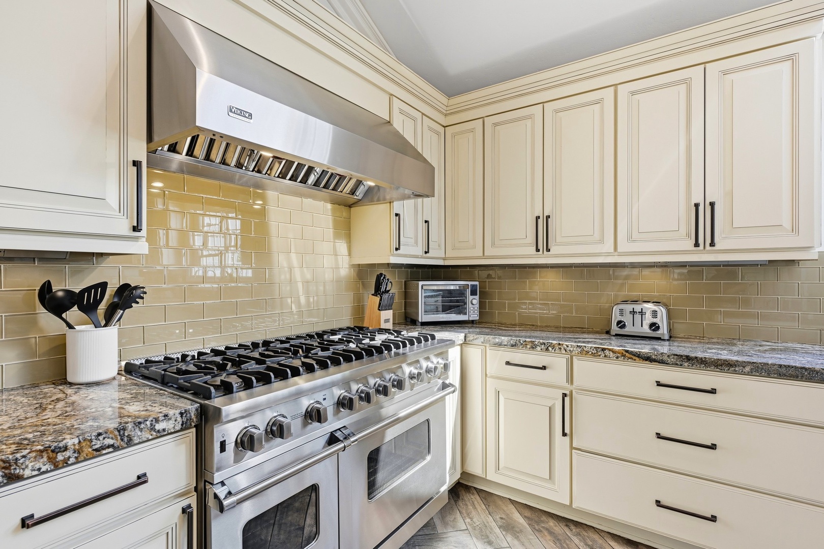 Viking oven and range