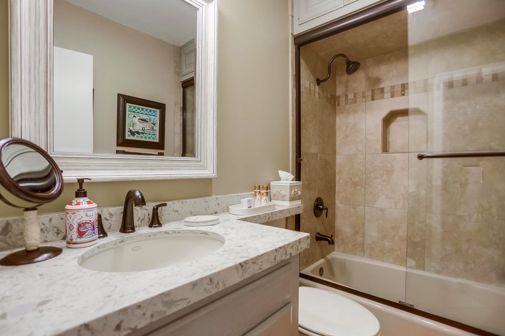 Bathroom with tub/shower