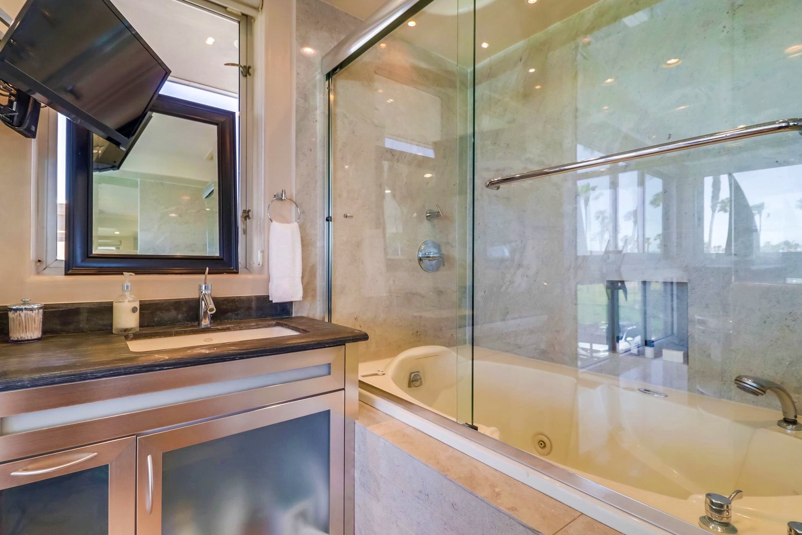 Master bath with tub/shower combo