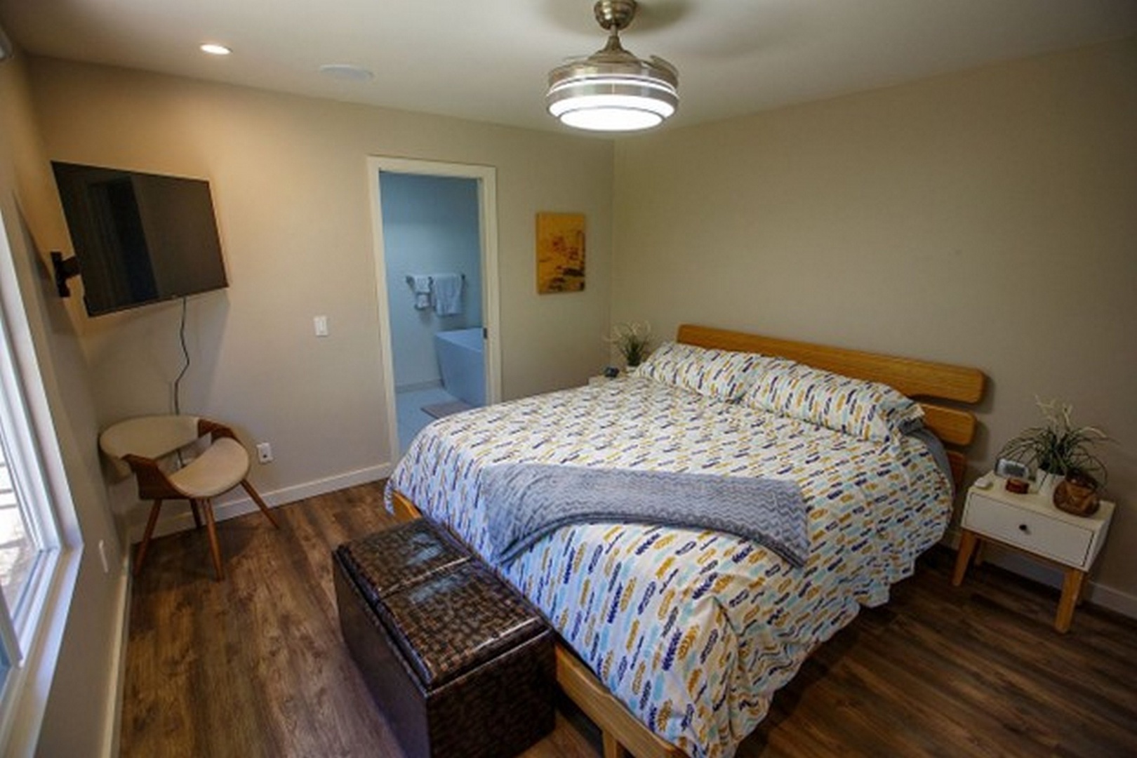 Bedroom Suite 4 with TV